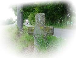 Steinkreuz am Wegesrand